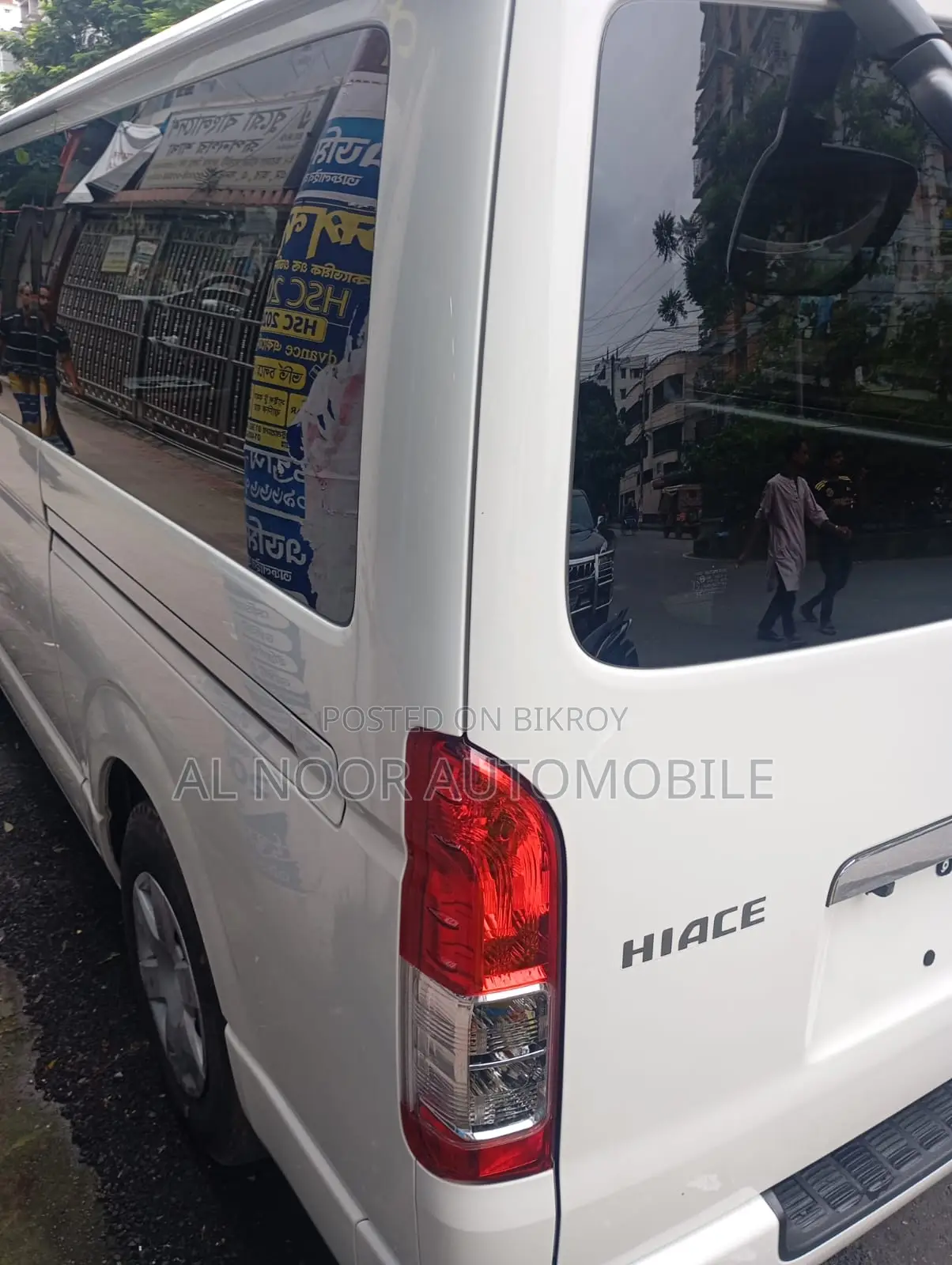 Toyota HiAce 2021 White