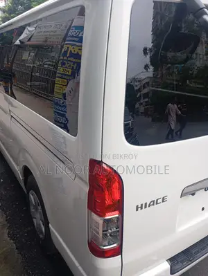 Toyota HiAce 2021 White