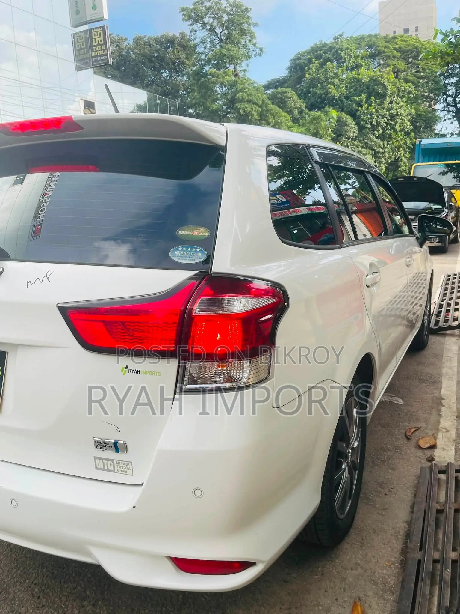 Toyota Corolla Fielder 1.5 Hybrid FWD 2021 White