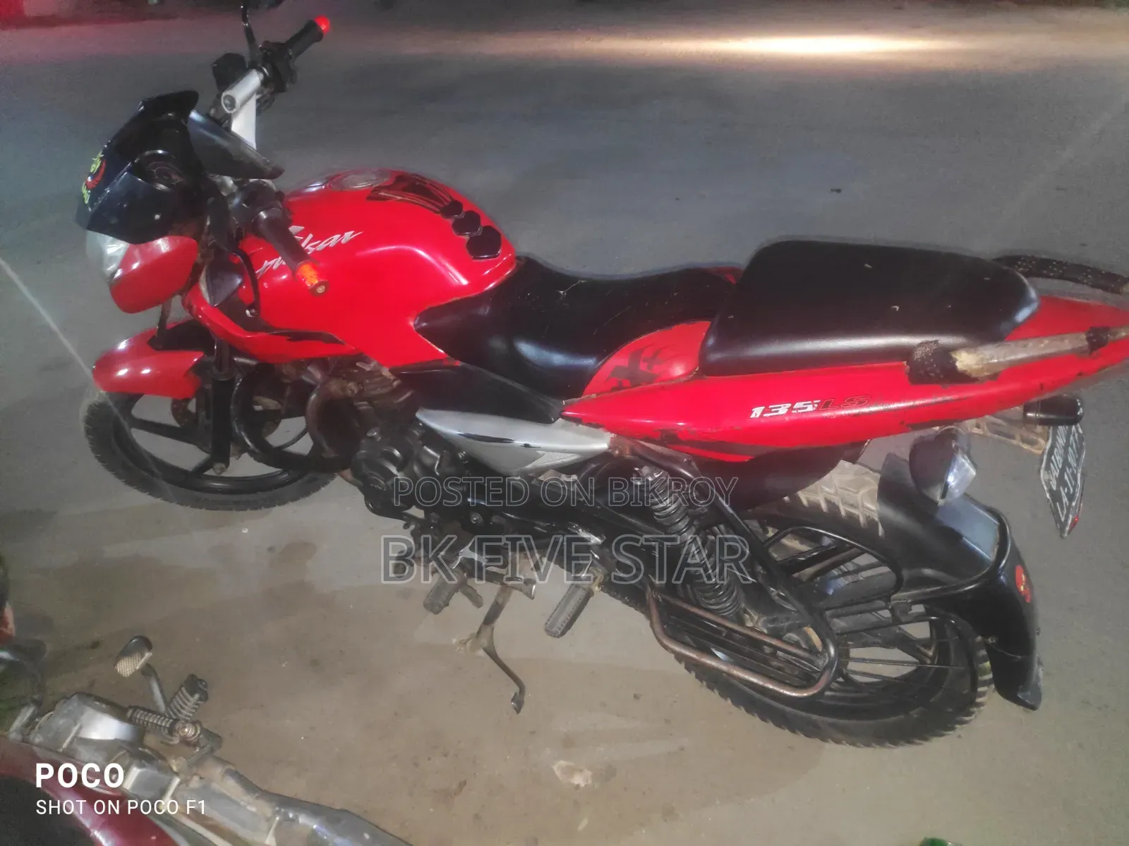 বাজাজ পালসার ১৩৫ এলএস ২০১১ লাল
