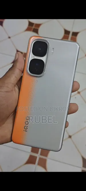iQOO 256 GB Yellow