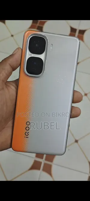 iQOO 256 GB Yellow