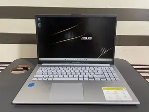 Laptop Asus 3GB Intel SSD 256GB