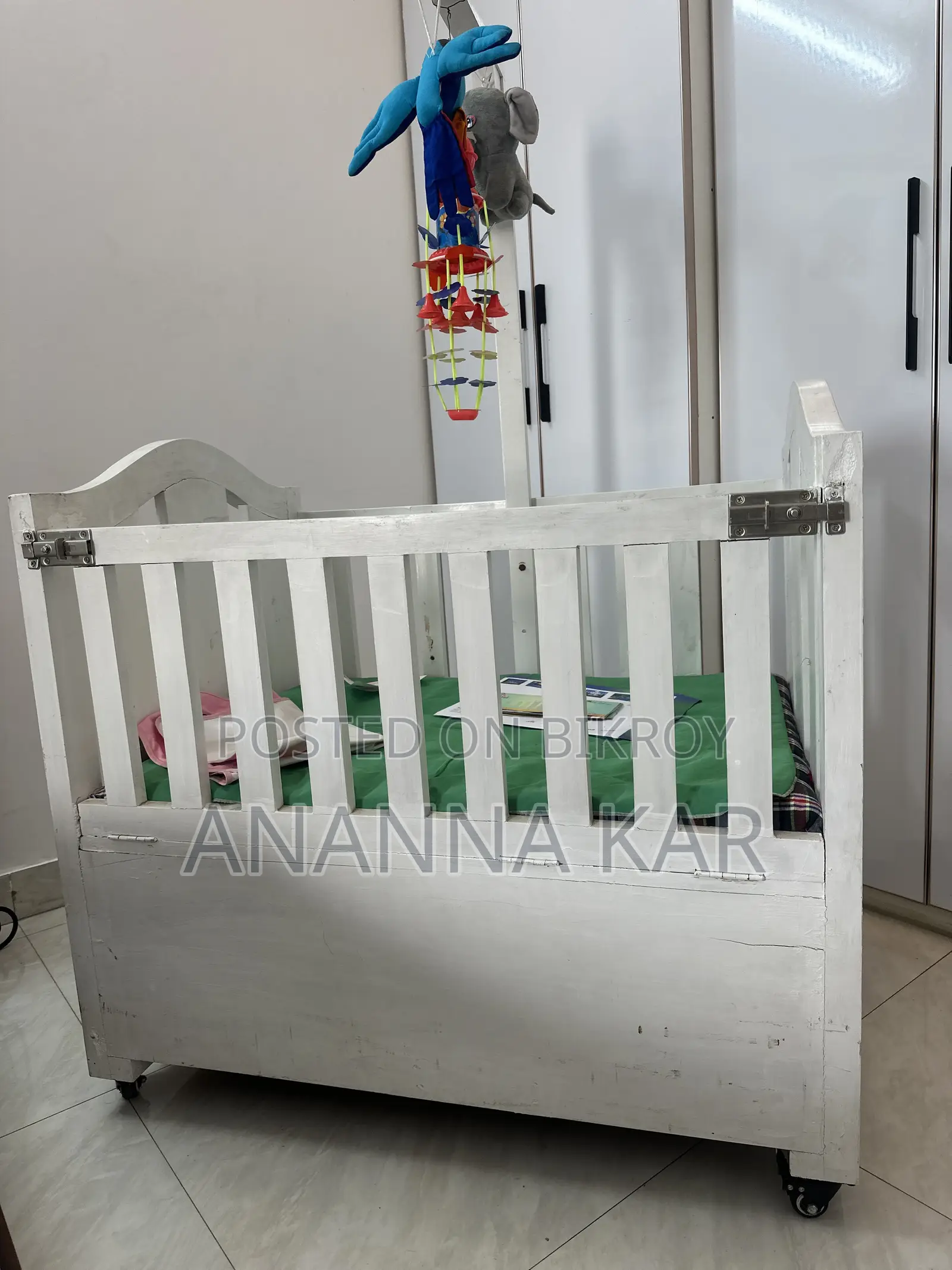 Premium Wooden Baby Cot for Your Cute Prince or Princess!