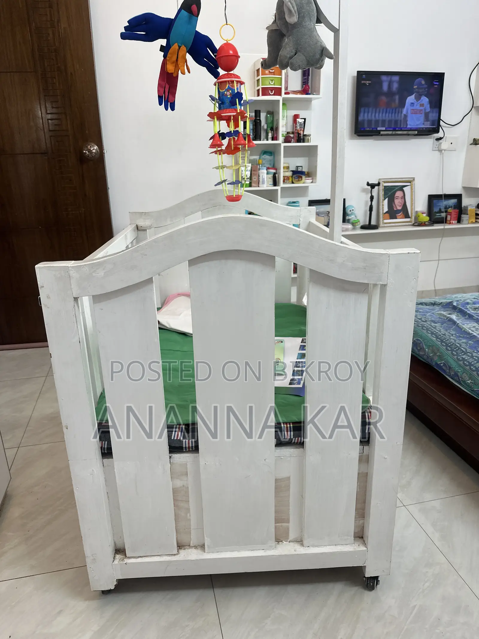 Premium Wooden Baby Cot for Your Cute Prince or Princess!