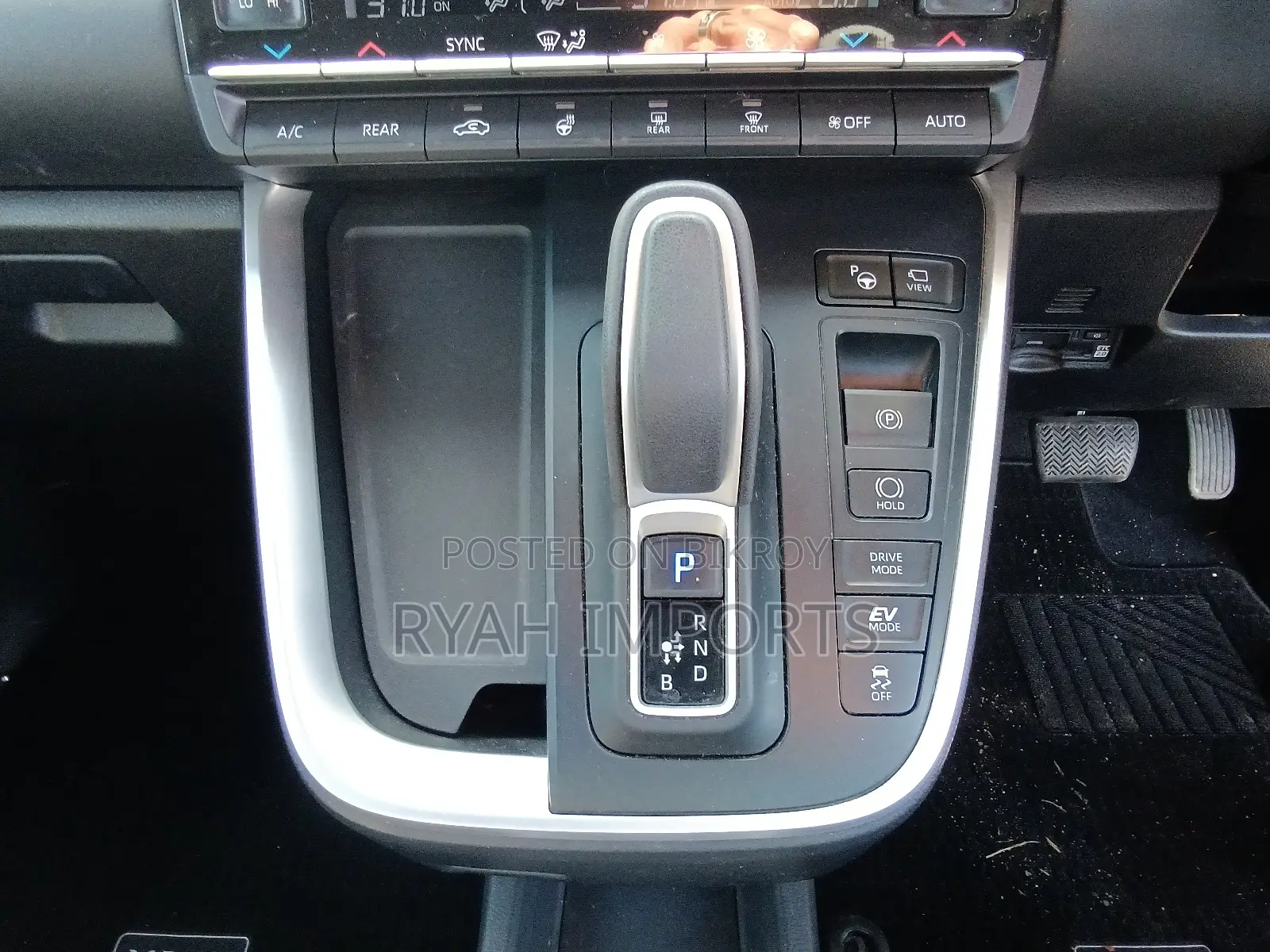 Toyota Voxy Hybrid S-Z 2WD 7-Seater 2022 Pearl