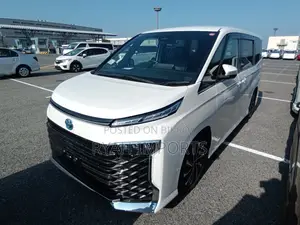 Toyota Voxy Hybrid S-Z 2WD 7-Seater 2022 Pearl
