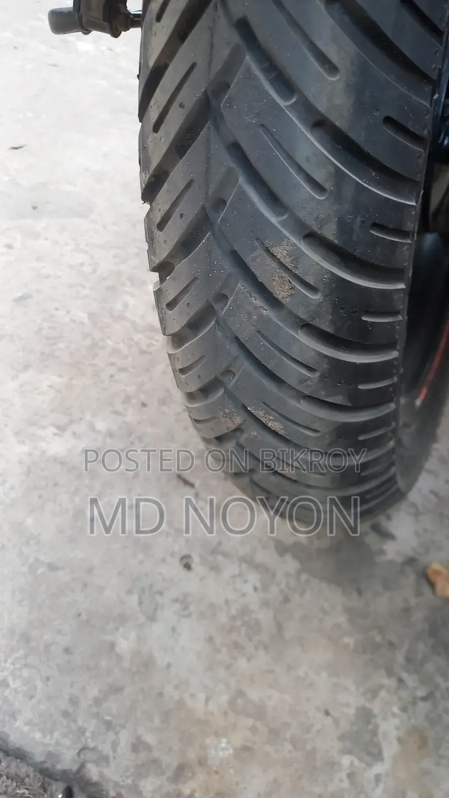 MRF Tyrer 120-80-17-61p