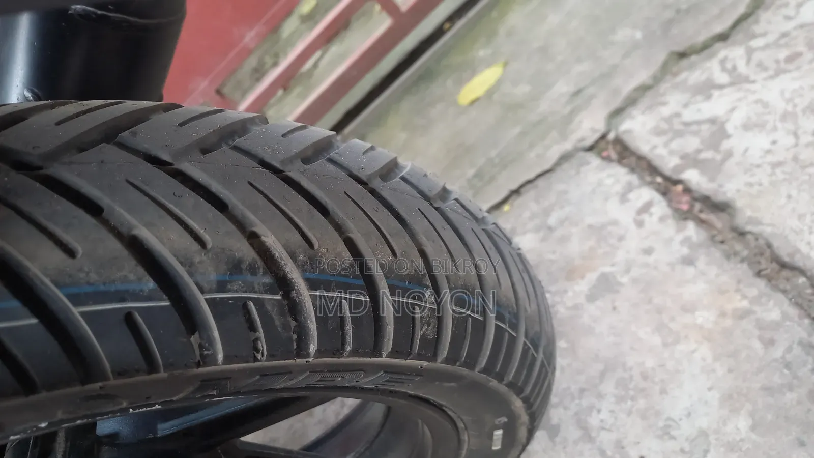 MRF Tyrer 120-80-17-61p