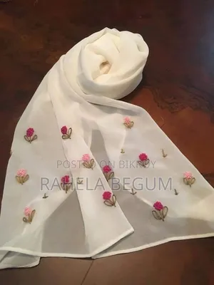 স্টাইলিশ এবং আকর্ষণীয় এমব্রয়ডারি করা ওড়না / স্কার্ফ