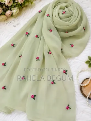স্টাইলিশ এবং আকর্ষণীয় এমব্রয়ডারি করা ওড়না / স্কার্ফ