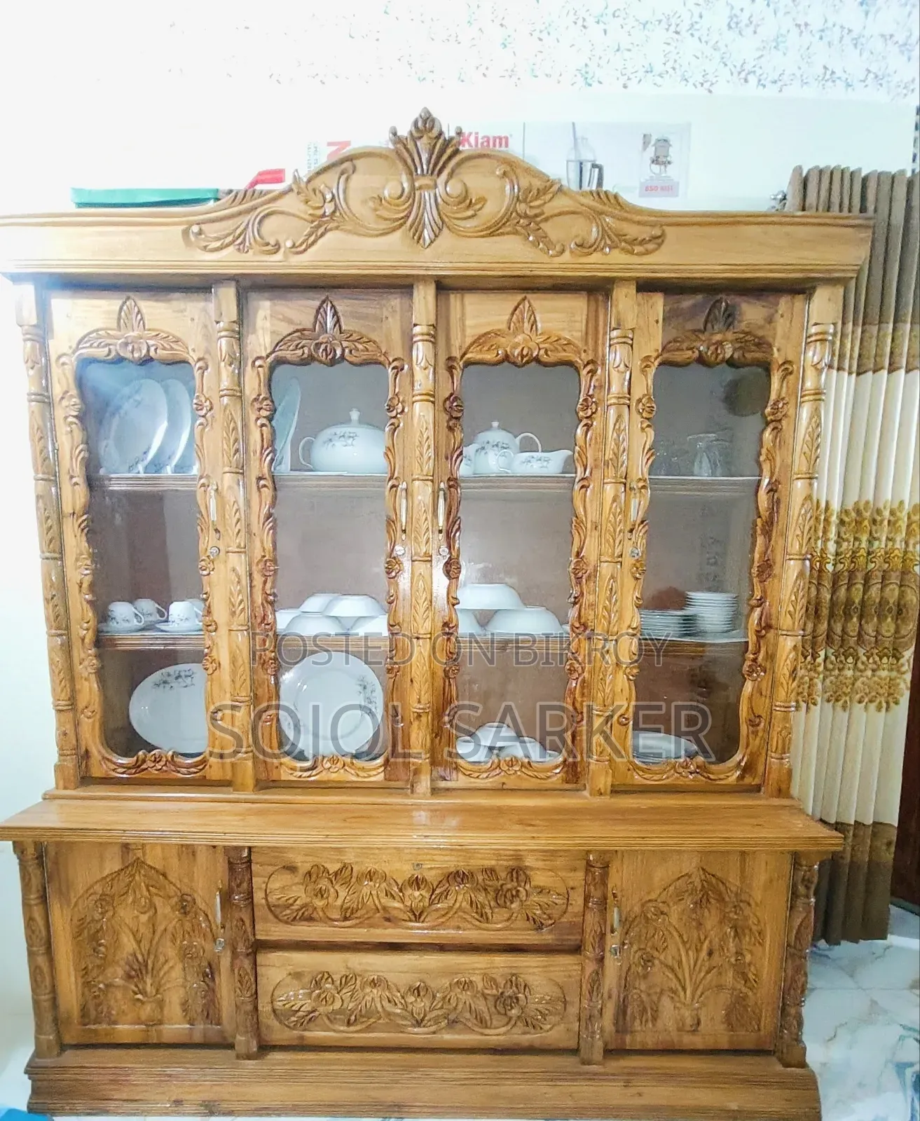 Beautiful Wooden Crockery Showcase – Glass Door & Carving Design