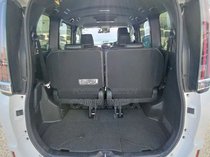 Toyota Esquire 2021 Pearl