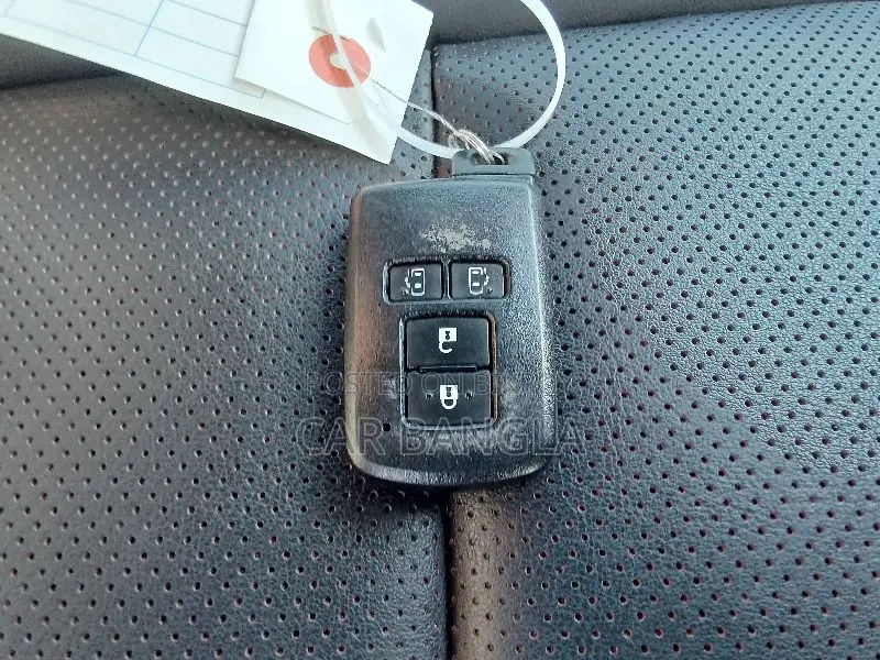 Toyota Esquire 2021 Pearl