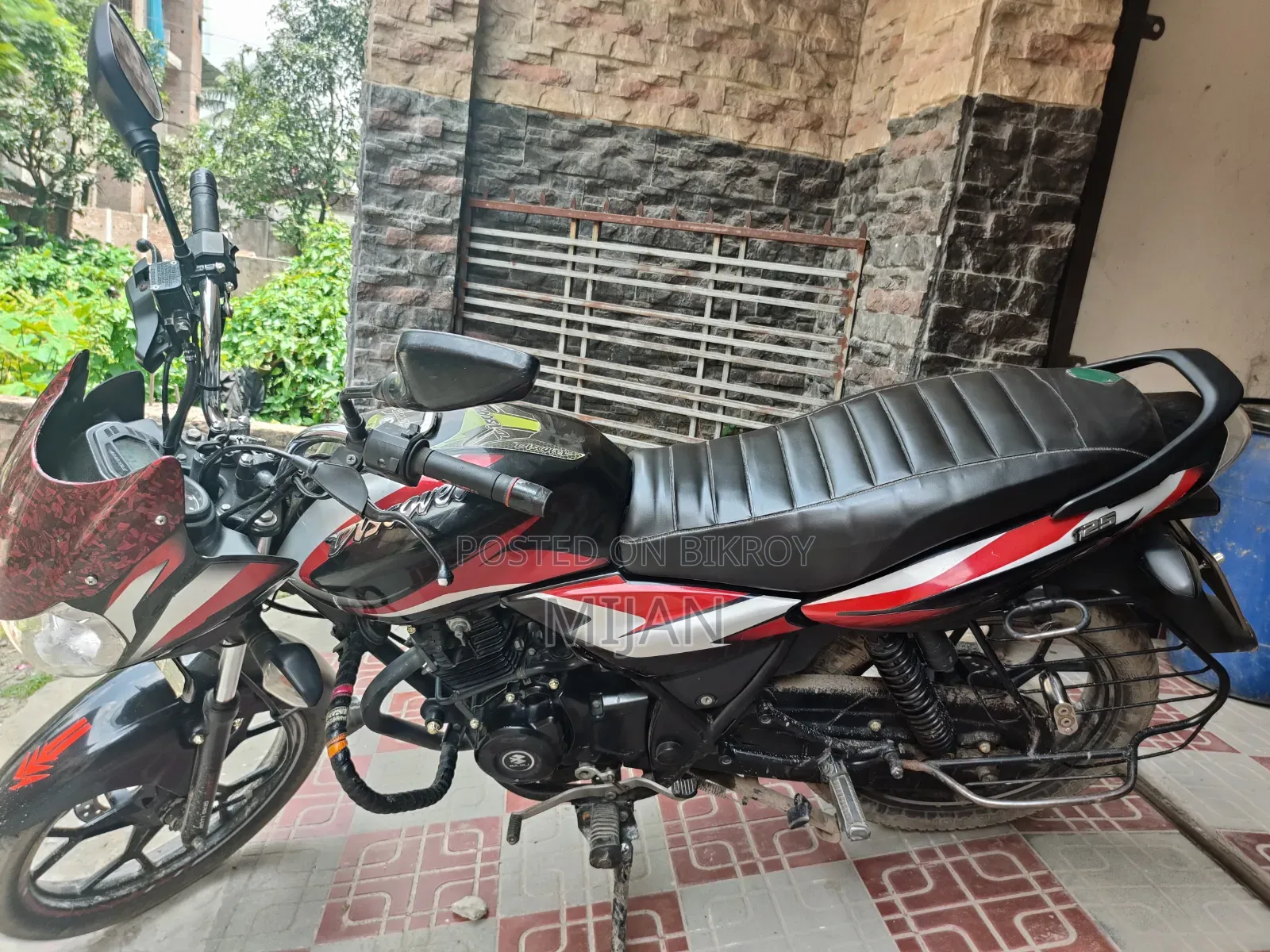 New Bajaj Discover 125 2021 Black