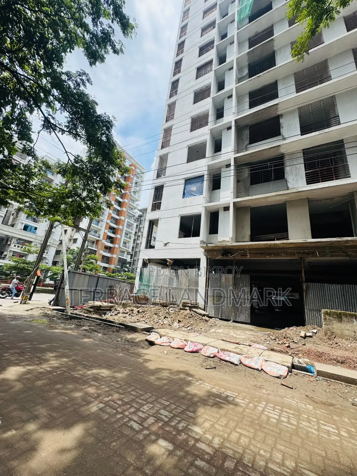 3bdrm Apartment in Basundhara for sale