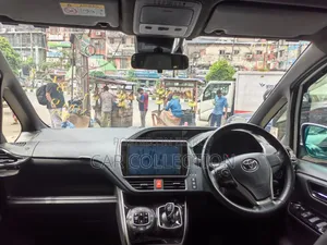 Toyota Voxy 2021 Pearl
