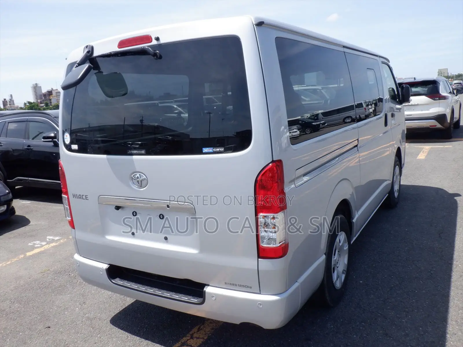 Toyota HiAce 2021 Silver