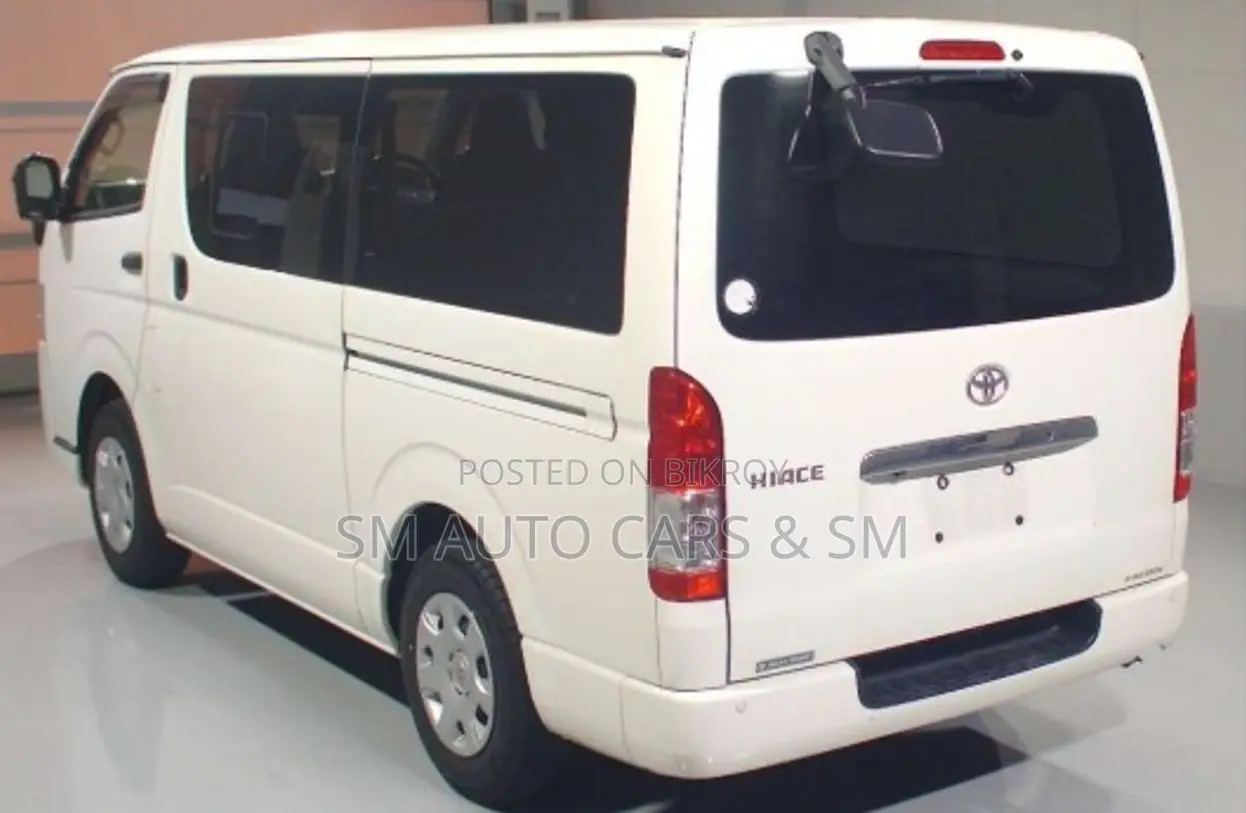Toyota HiAce 2021 White