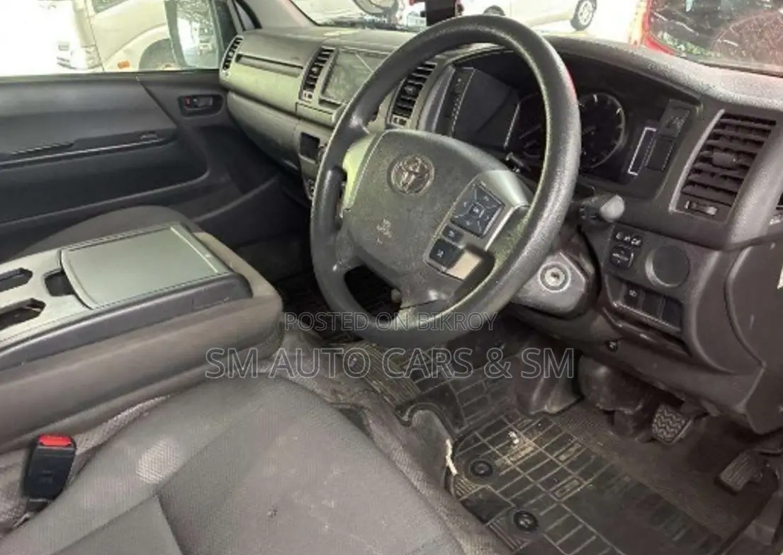 Toyota HiAce 2021 White