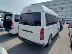 Toyota HiAce 2021 White