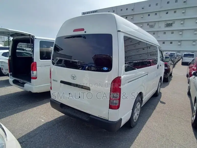 Toyota HiAce 2021 White