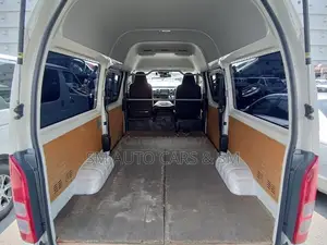 Toyota HiAce 2021 White