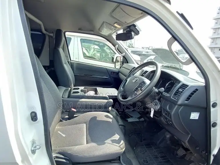 Toyota HiAce 2021 White