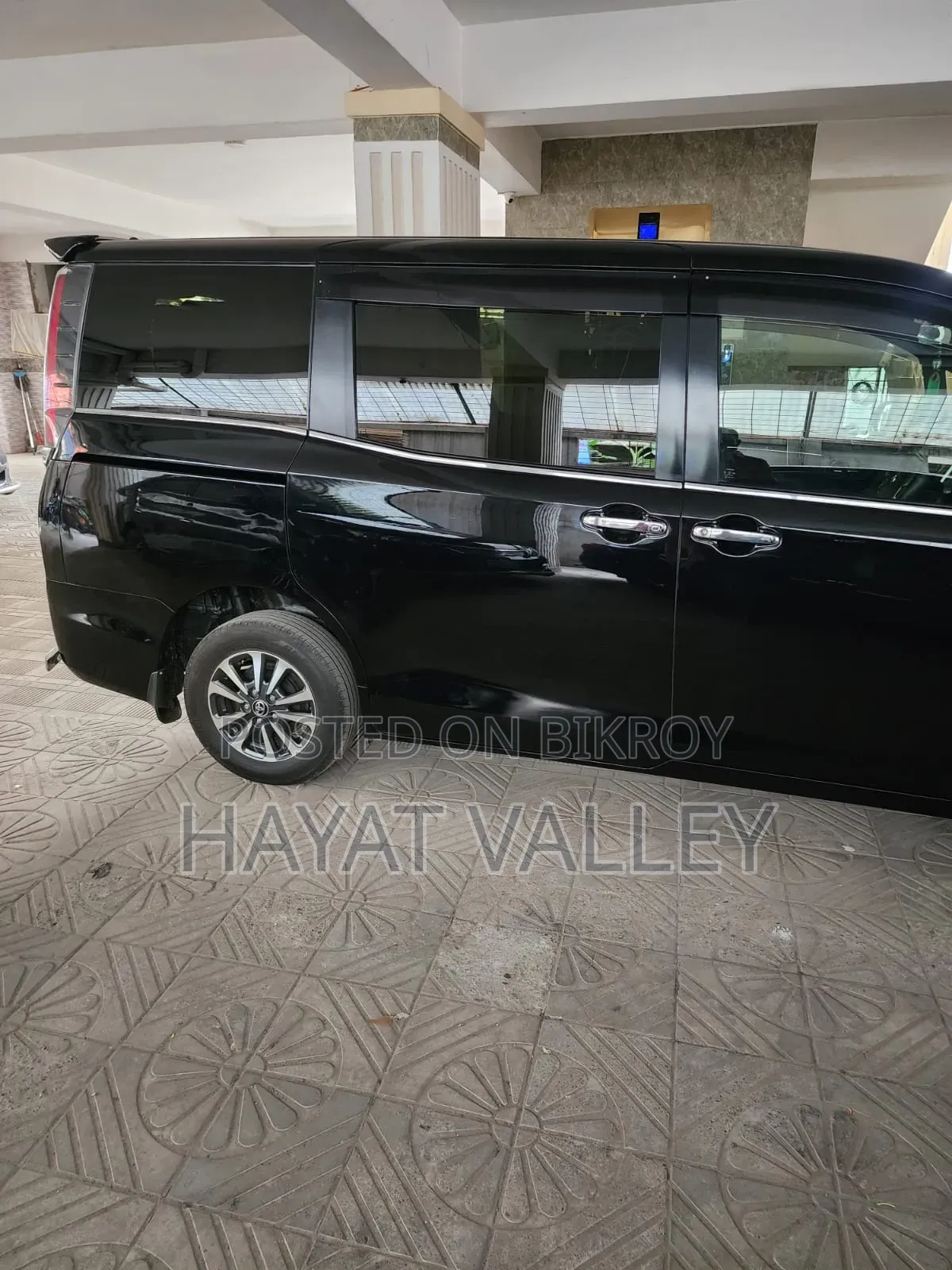 Toyota Noah 2018 Black
