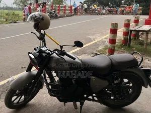 Royal Enfield Classic 350 2025 Gray