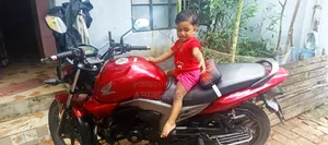 Honda CB 2018 Red