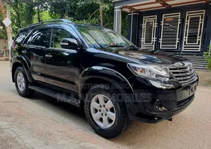 Toyota Fortuner 2013 Black