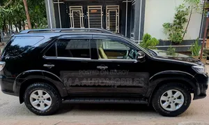 Toyota Fortuner 2013 Black