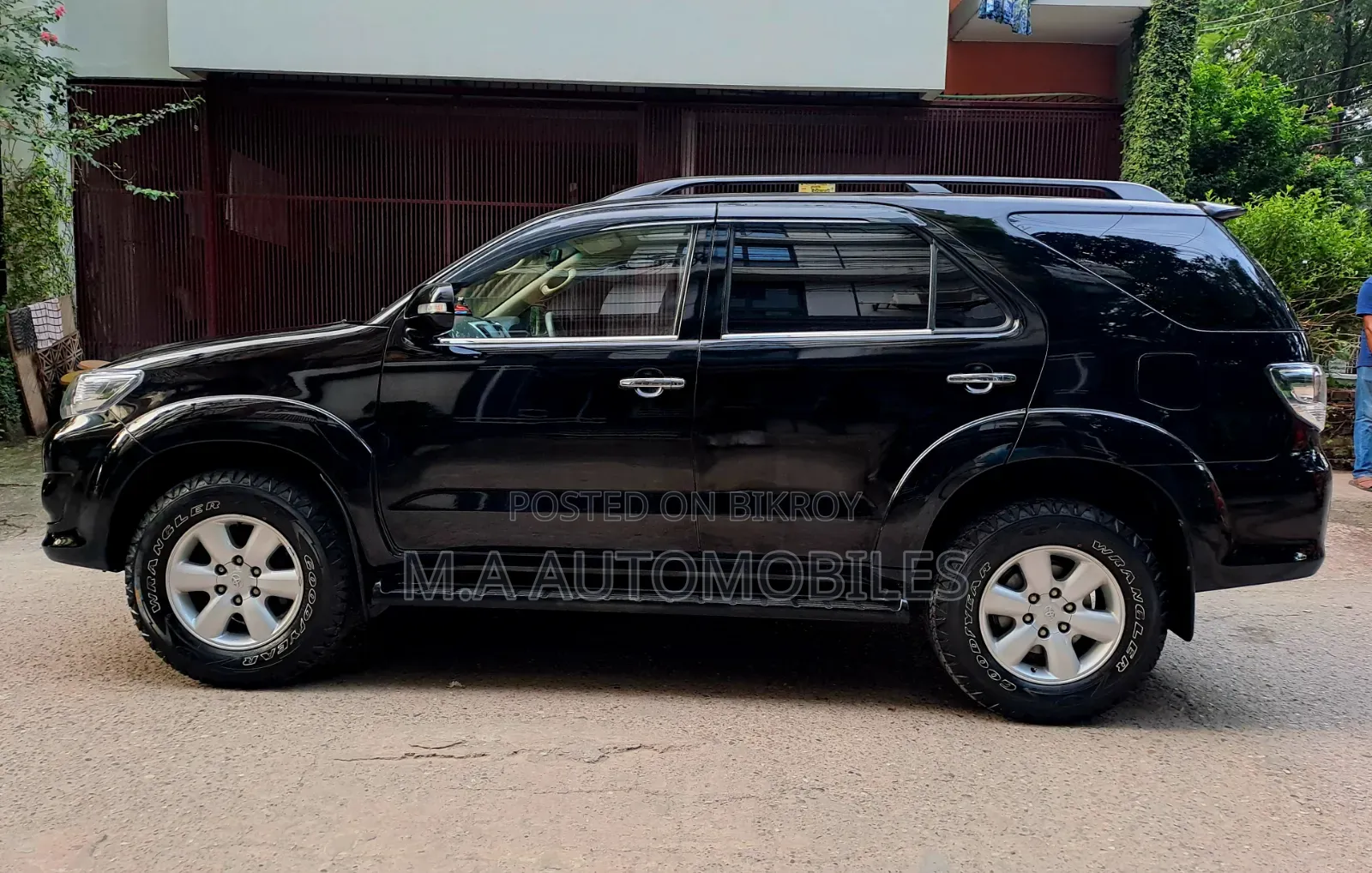 Toyota Fortuner 2013 Black