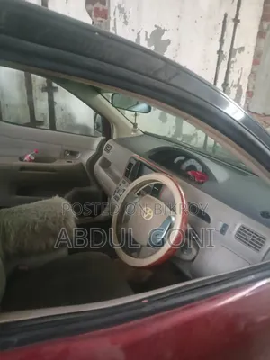Toyota Raum 2006 Red