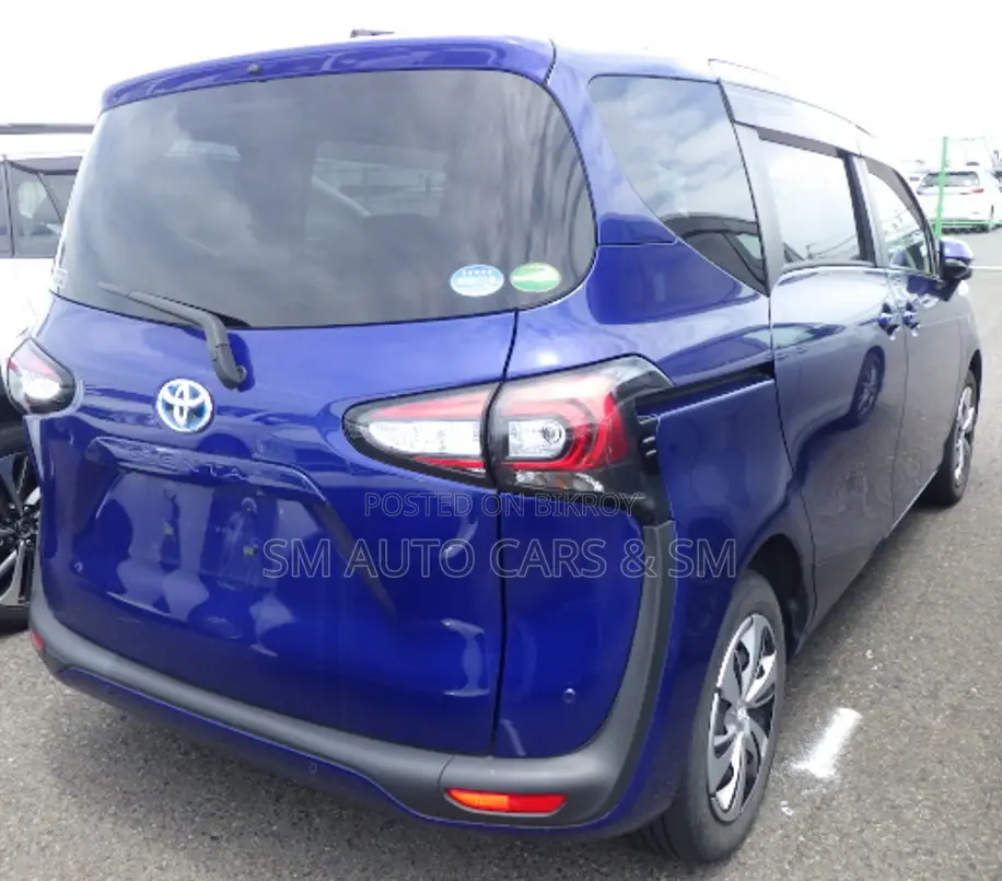 Toyota Sienta 2021 Blue