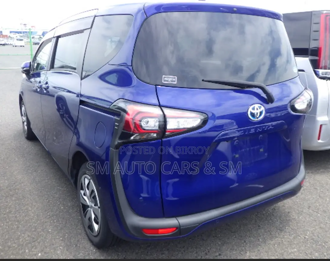 Toyota Sienta 2021 Blue