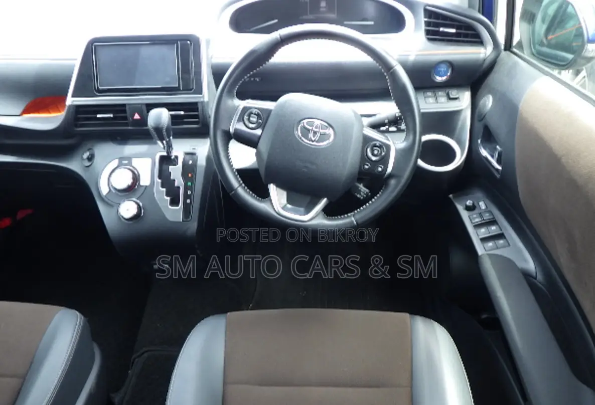 Toyota Sienta 2021 Blue