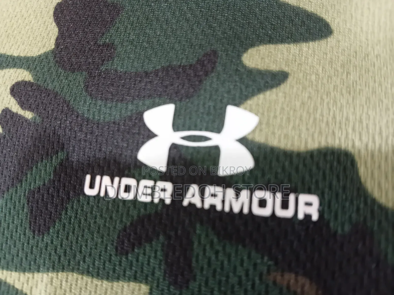 Under Armour Camo T-Shirt (Pre-Owned)