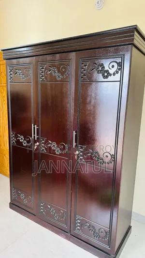 বেডরুমের আলমারি