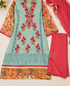 মেয়েদের পোশাক
