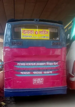 টাটা এলপি ২০১৭ লাল