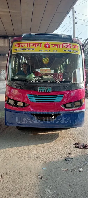 টাটা এলপি ২০১৭ লাল