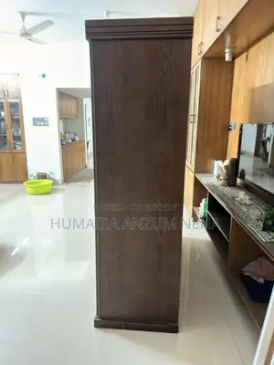 ওক উড আলমারি