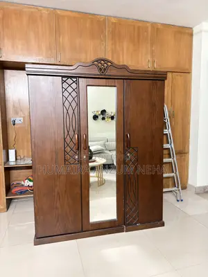 ওক উড আলমারি