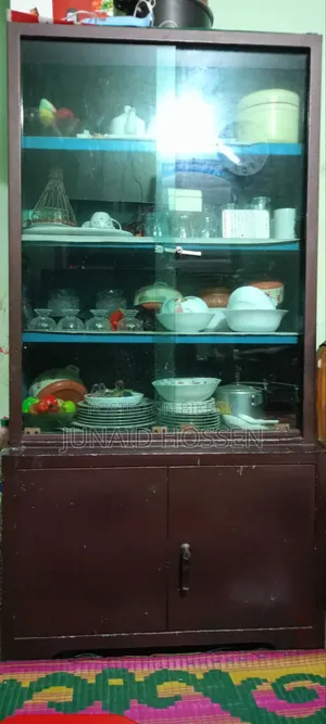 স্টিল  এর শোকেস