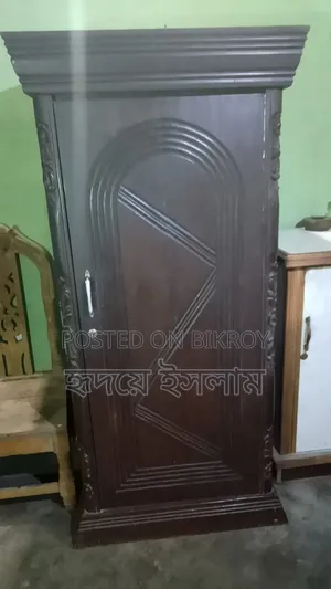 আলমারি ও বেডের সাথে সাইড টেবিল