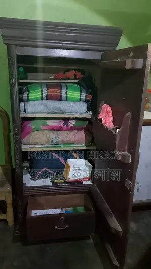 আলমারি ও বেডের সাথে সাইড টেবিল
