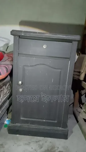 আলমারি ও বেডের সাথে সাইড টেবিল