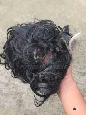 অভিনয় করার জন্য নকল চুল